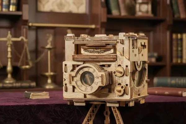 ClueBox / Sherlock's Camera (ML)