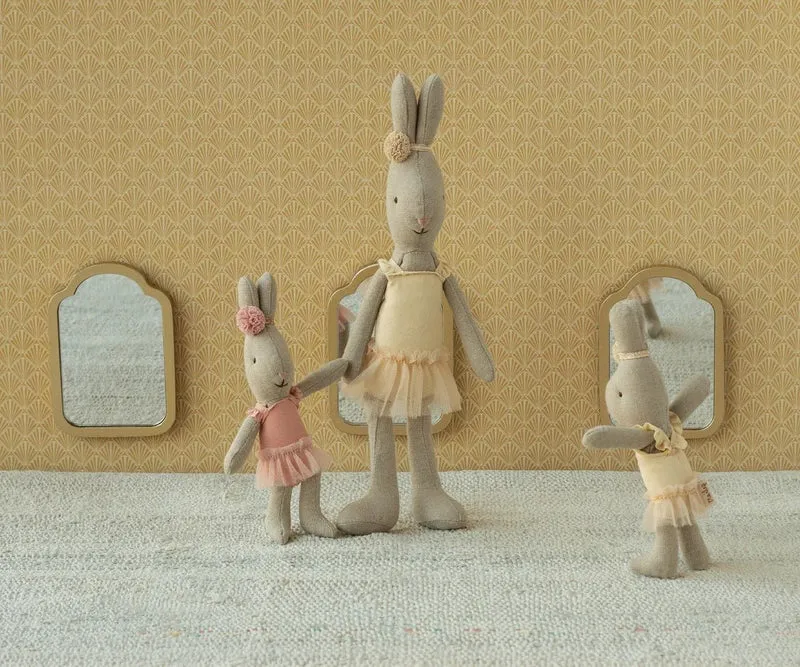 Lapin, Micro - Combinaison De Ballet Et Jupe Rose