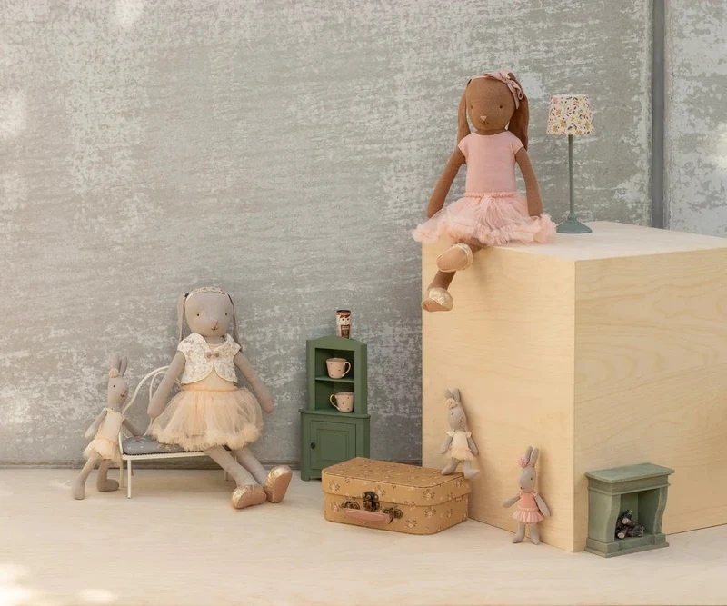 Lapin, Micro - Combinaison De Ballet Et Jupe Rose