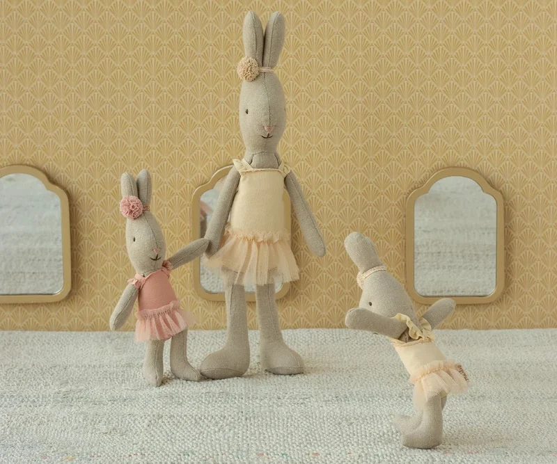 Lapin, Micro - Combinaison De Ballet Et Jupe Crème
