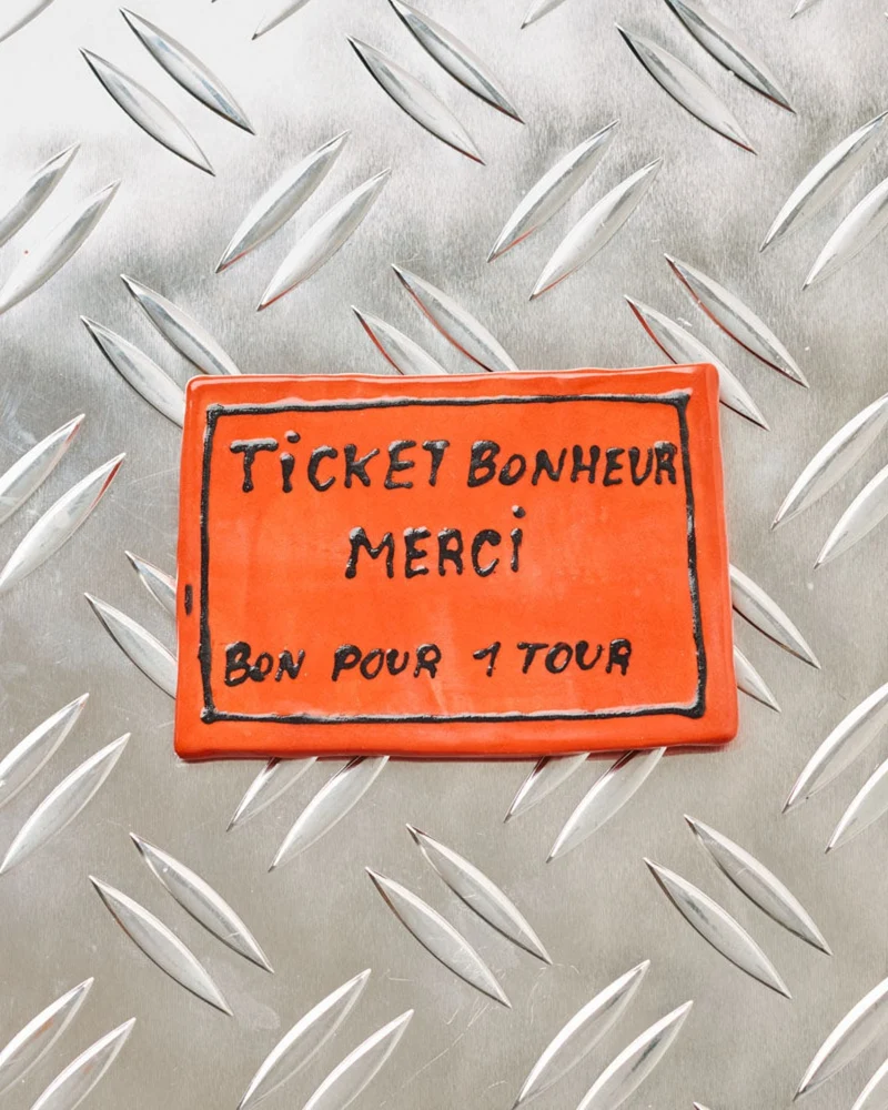 Merci x Michela Castagnaro - Ticket De Manège En Céramique - Rouge