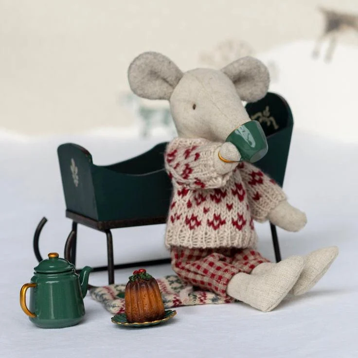 Souris D'hiver Avec Set De Ski Mum - Rouge