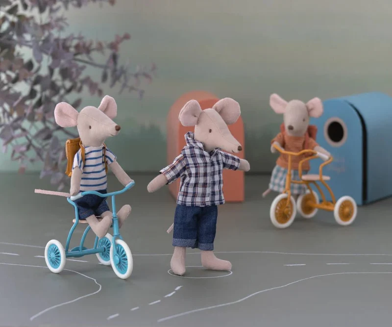 Souris Tricycle, Grand Frère Avec Sac
