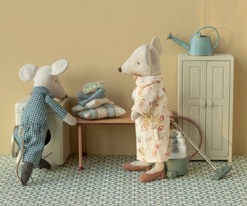 Grand-Mère & Grand-Père Souris Et Leur Boîte