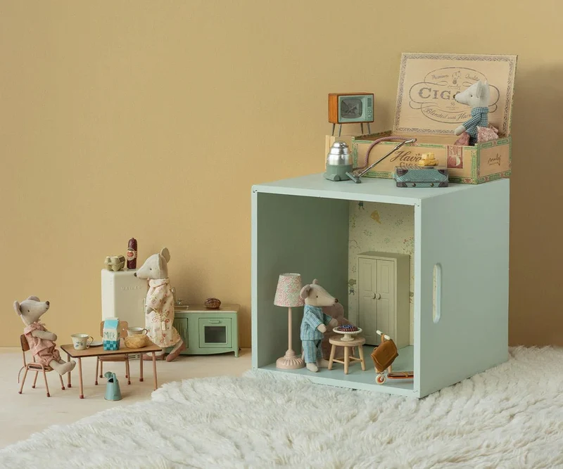 Grand-Mère & Grand-Père Souris Et Leur Boîte