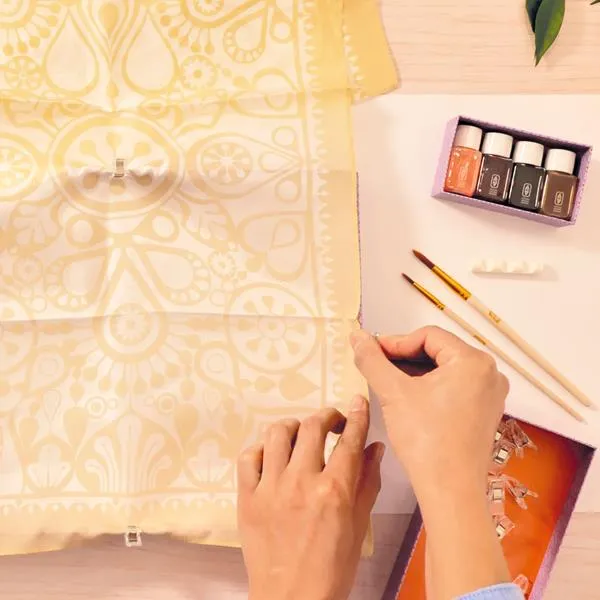 Atelier 11, peinture sur soie - Pétales