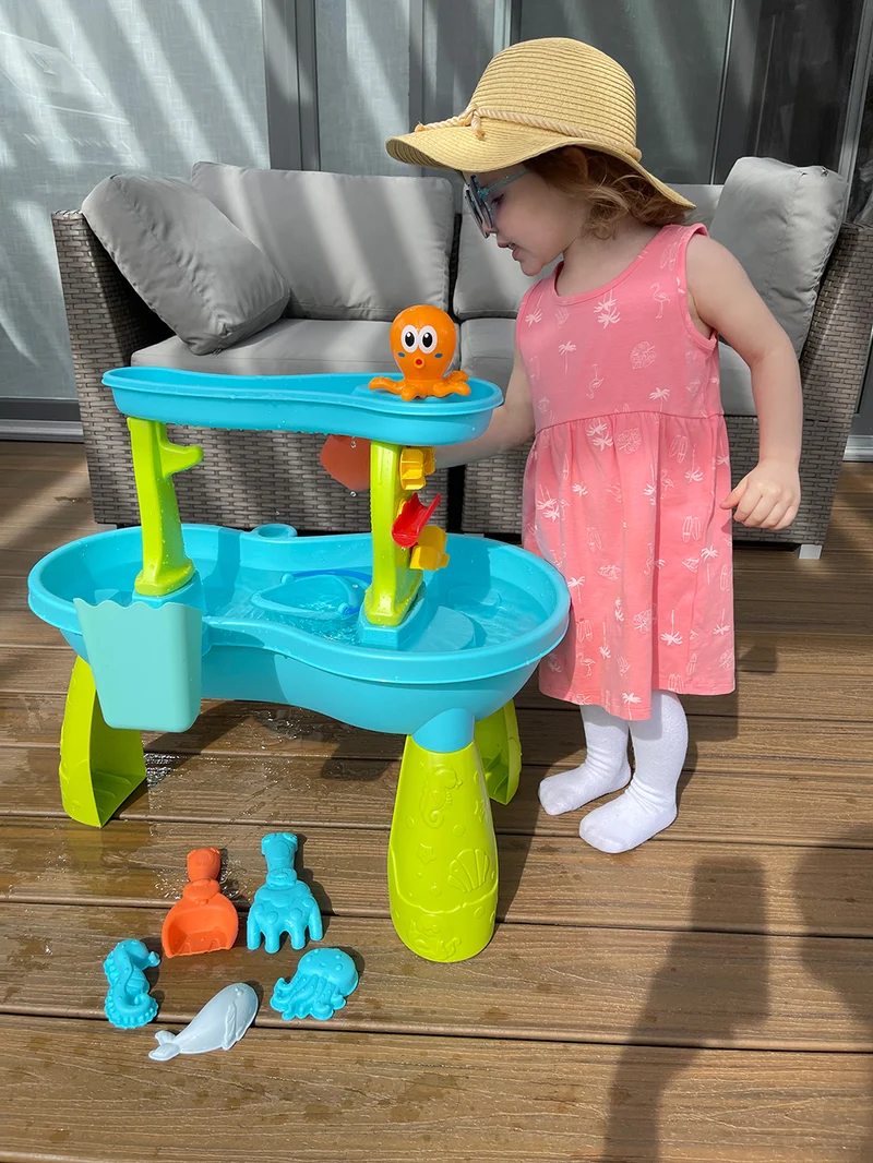 Table sable et eau avec accessoires